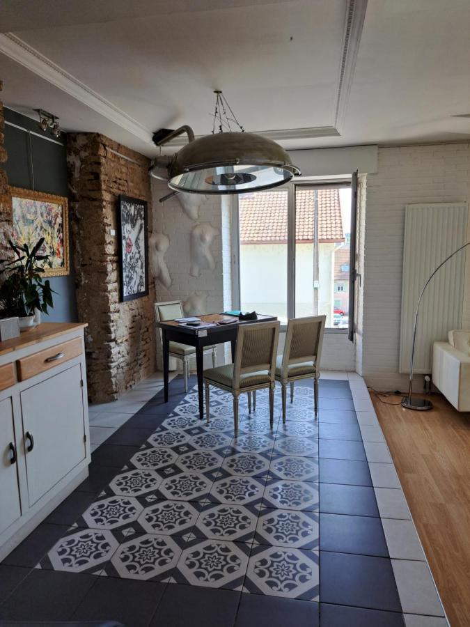L'Appartement - Chambre Avec Salle De Bains Et Wc Dans Une Galerie D'Art Montbéliard Zewnętrze zdjęcie
